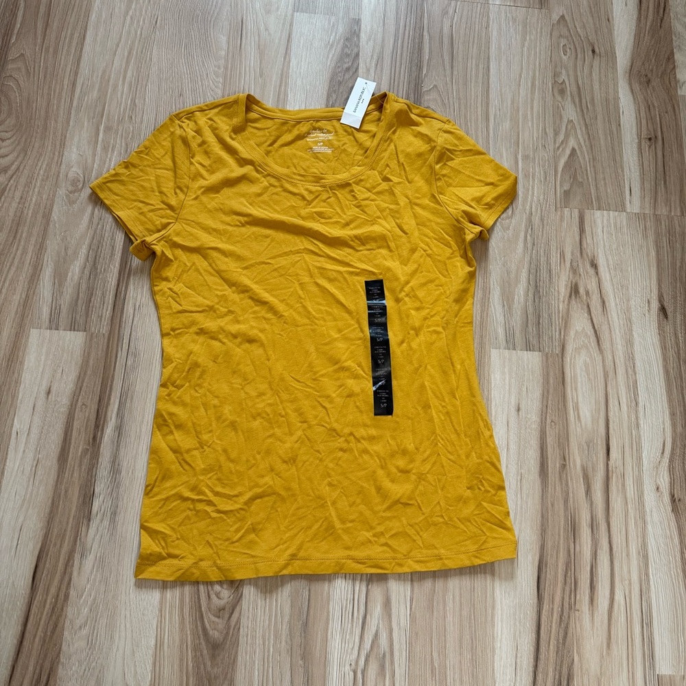 3/$15 banana republic timeless tee size small